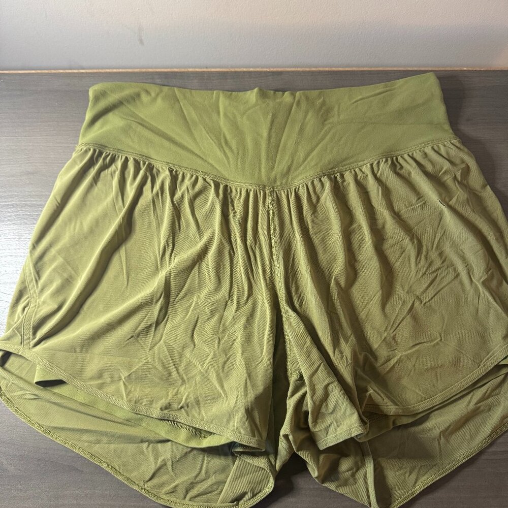 Lululemon Nulu and Mesh High-Rise Yoga Short 3.5" size 10, Bronze Green